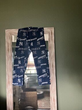 Source Unknown Navy New York Yankees Logo Joggers